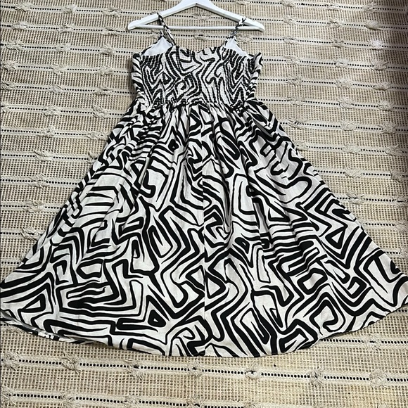 Sincerely Jules Monochrome Swirl Midi Dress - Picture 6 of 9